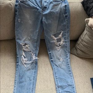 Ripped light wash boyfriend Jeans